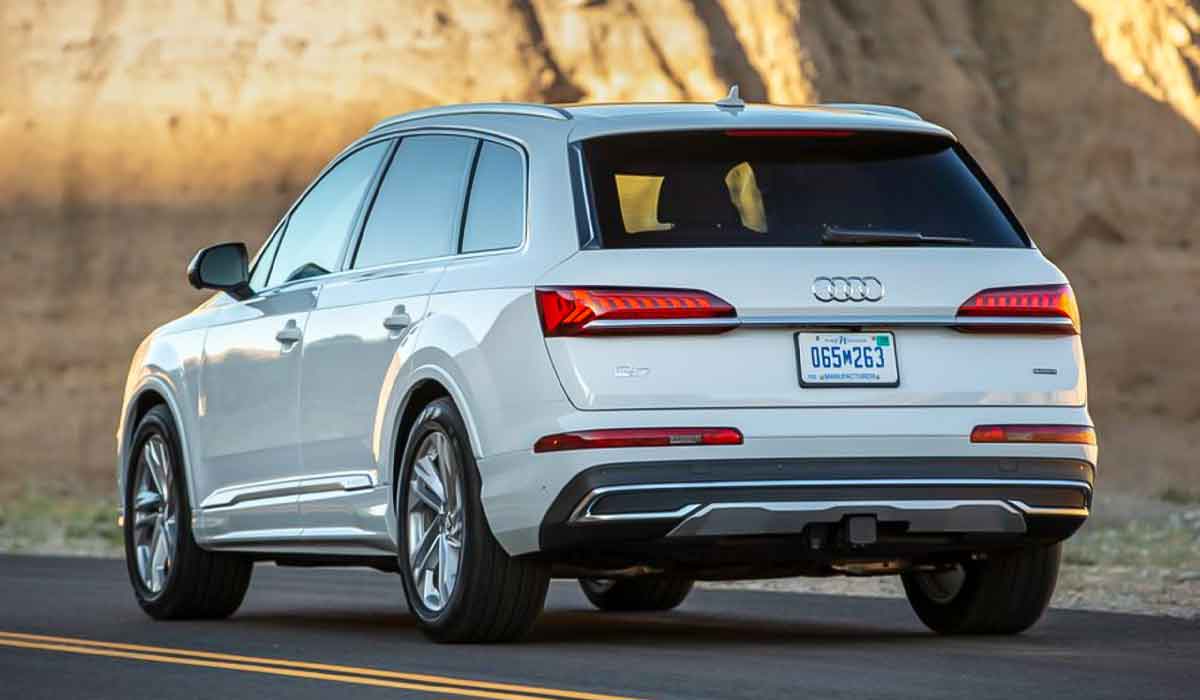 2022 Audi Q7 Hybrid The Q7 45 TFSI gets power from a turbocharged 2.0-liter four-cylinder engine 2022 Audi Q7 Hybrid
